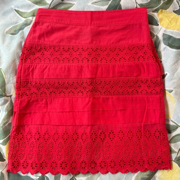 Scallop-Edge Gap Miniskirt - Picture 1 of 5